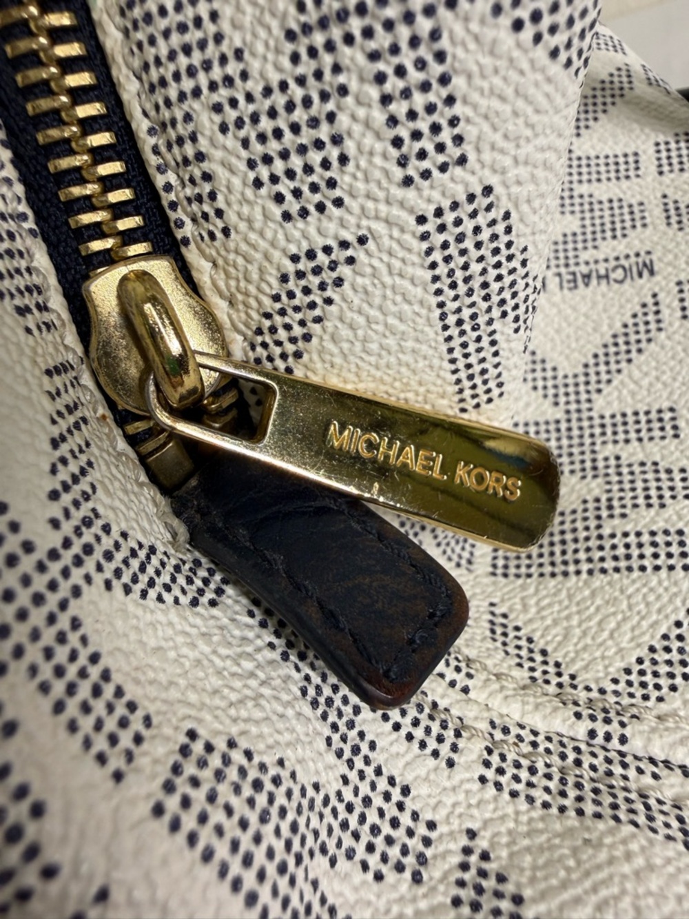 Michael Kors Jet Set Large Logo Tote Bag - Vanilla Signature Print - Chainlink - Picture 4 of 16